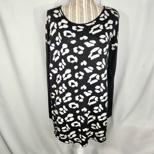 August Silk Black White Abstract Print Long Sleeve Tunic Sweater Size Medium
